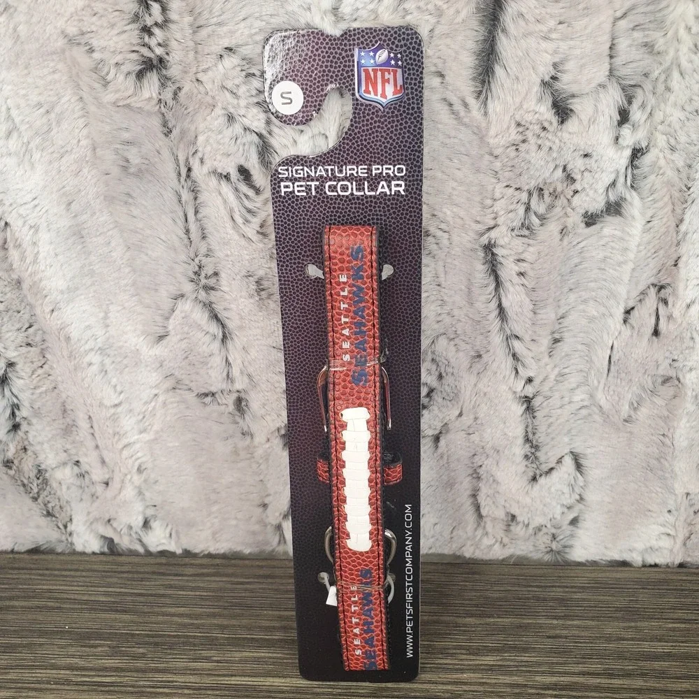 Pets First Size S Seahawks NFL Signature PRO PVC-Leather Premium Dog Collar‎